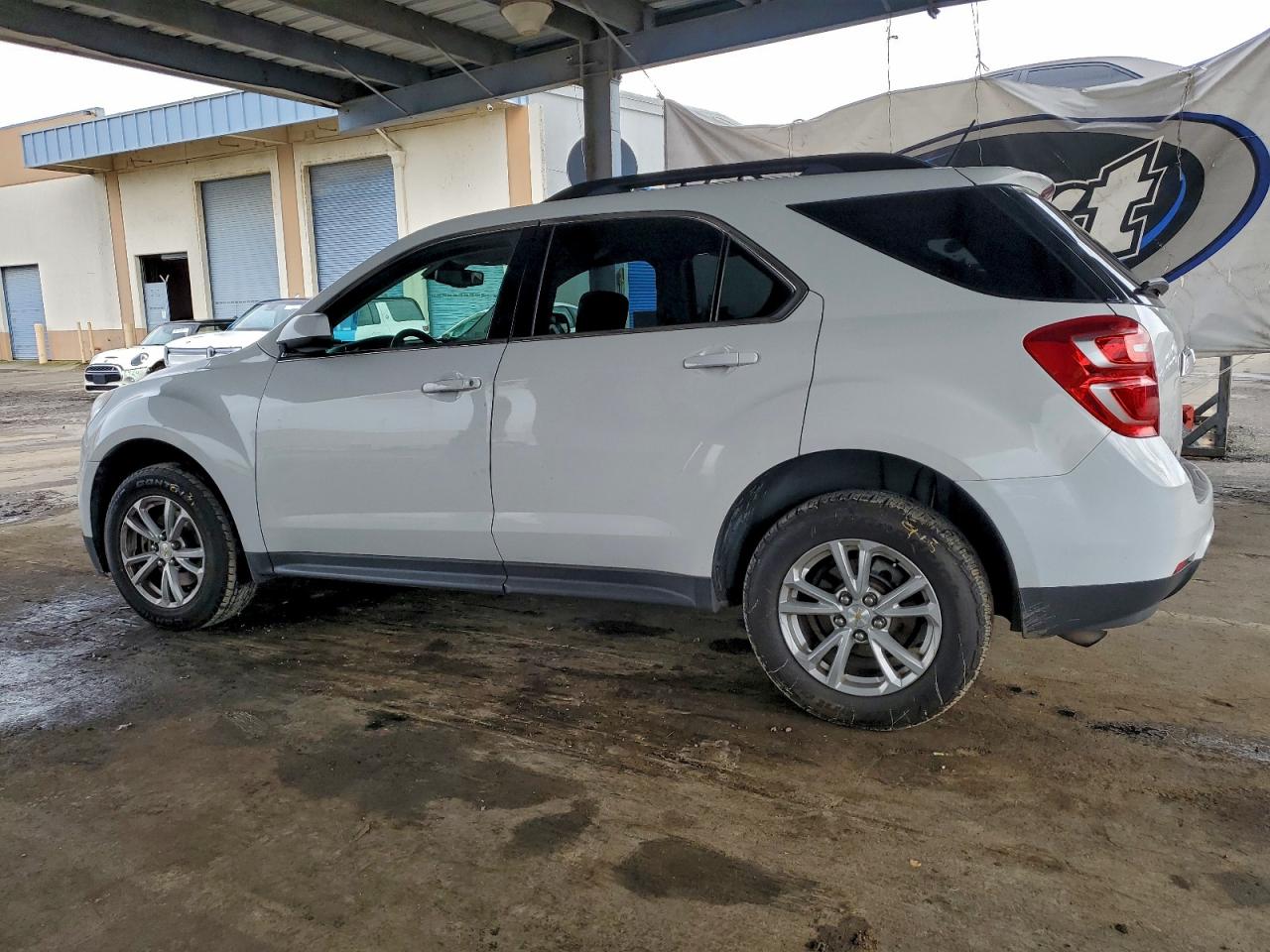 2017 CHEVROLET EQUINOX LT photo 4