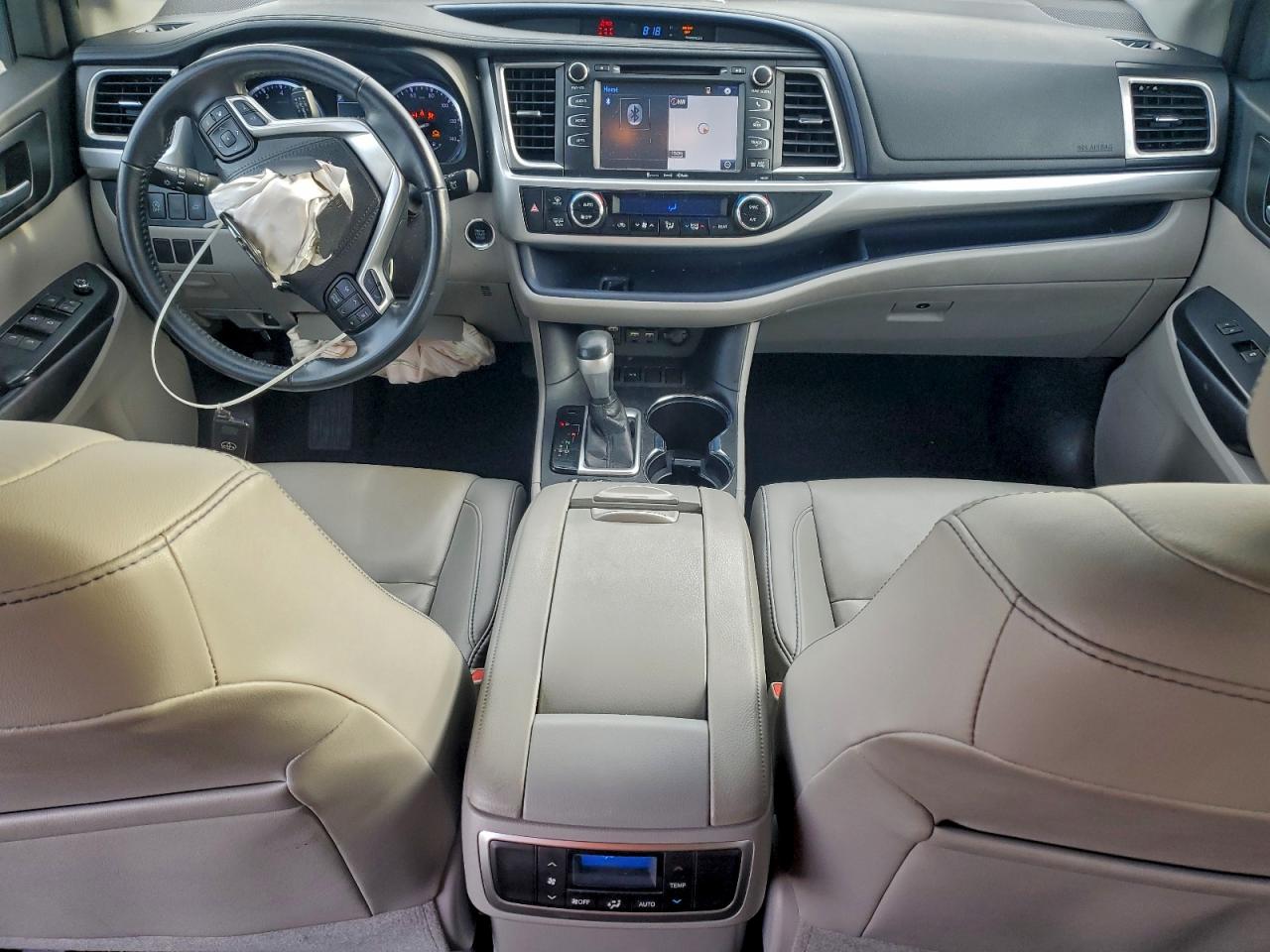 2019 TOYOTA HIGHLANDER SE photo 8