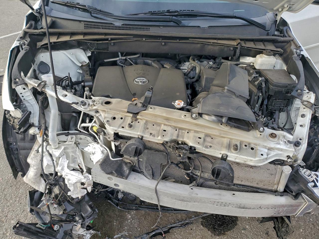 2019 TOYOTA HIGHLANDER SE photo 12
