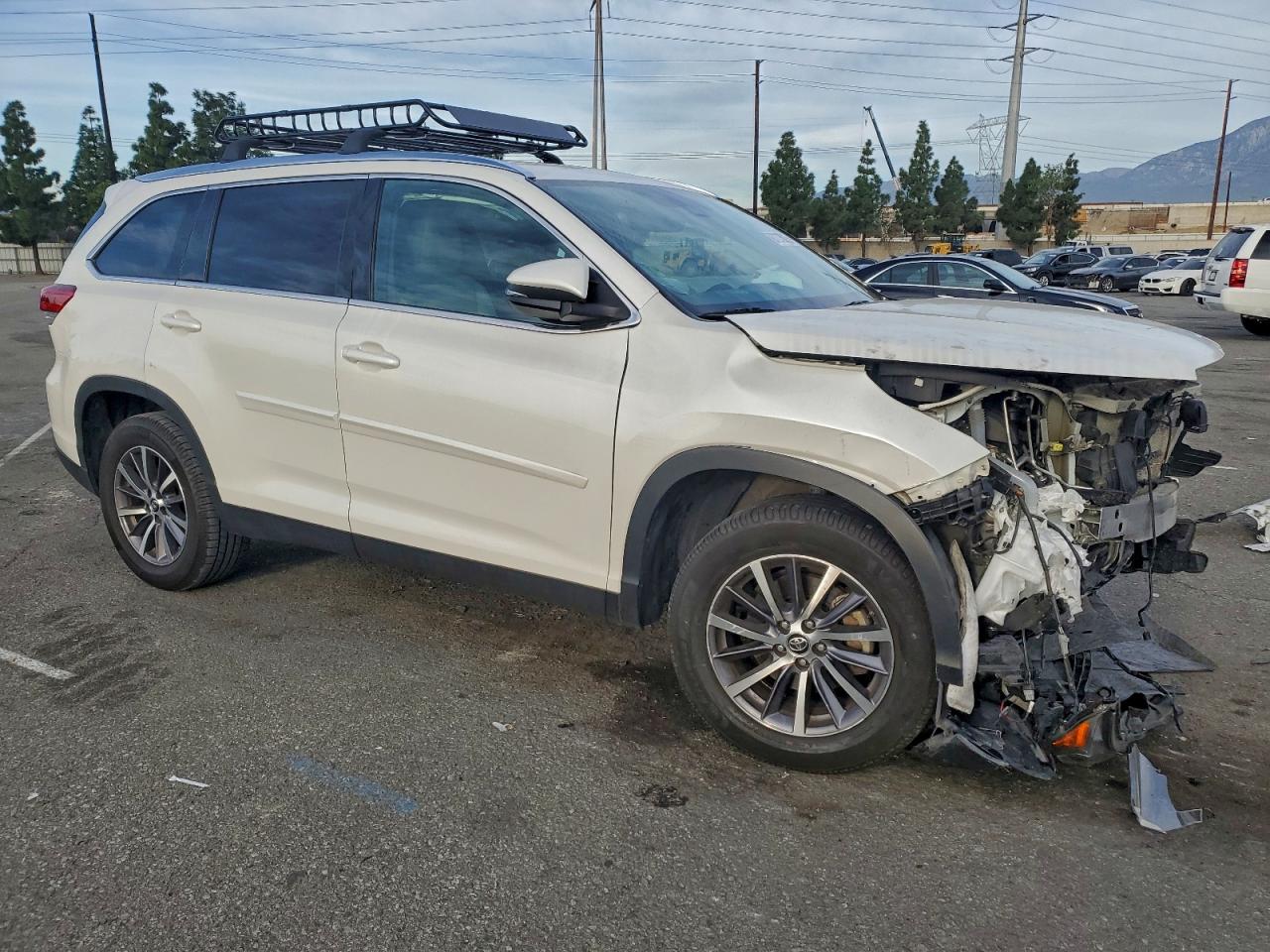 2019 TOYOTA HIGHLANDER SE photo 4