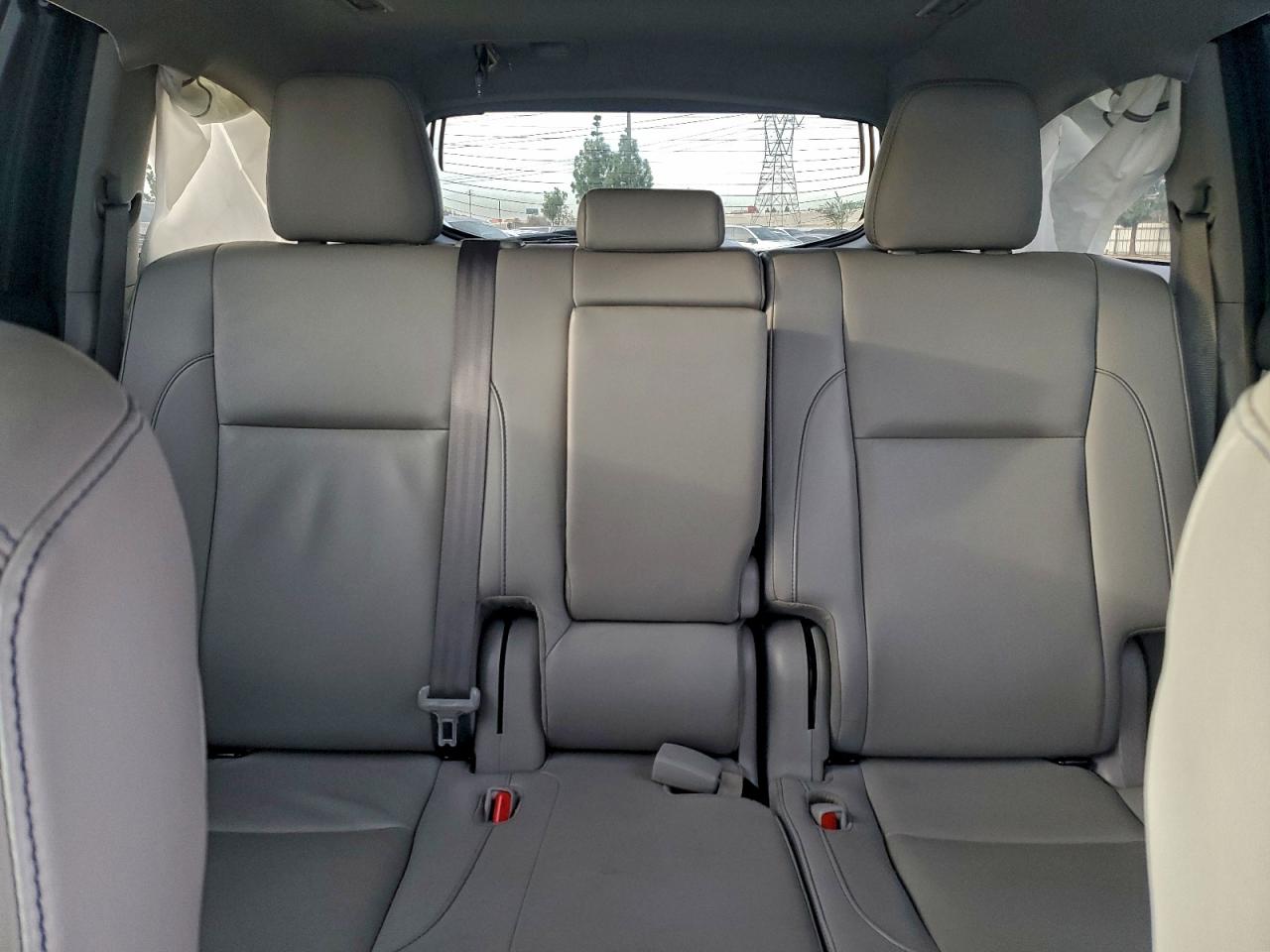 2019 TOYOTA HIGHLANDER SE photo 10