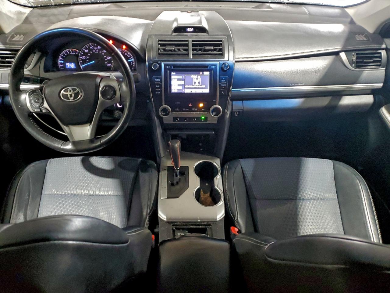 2014 TOYOTA CAMRY L photo 29