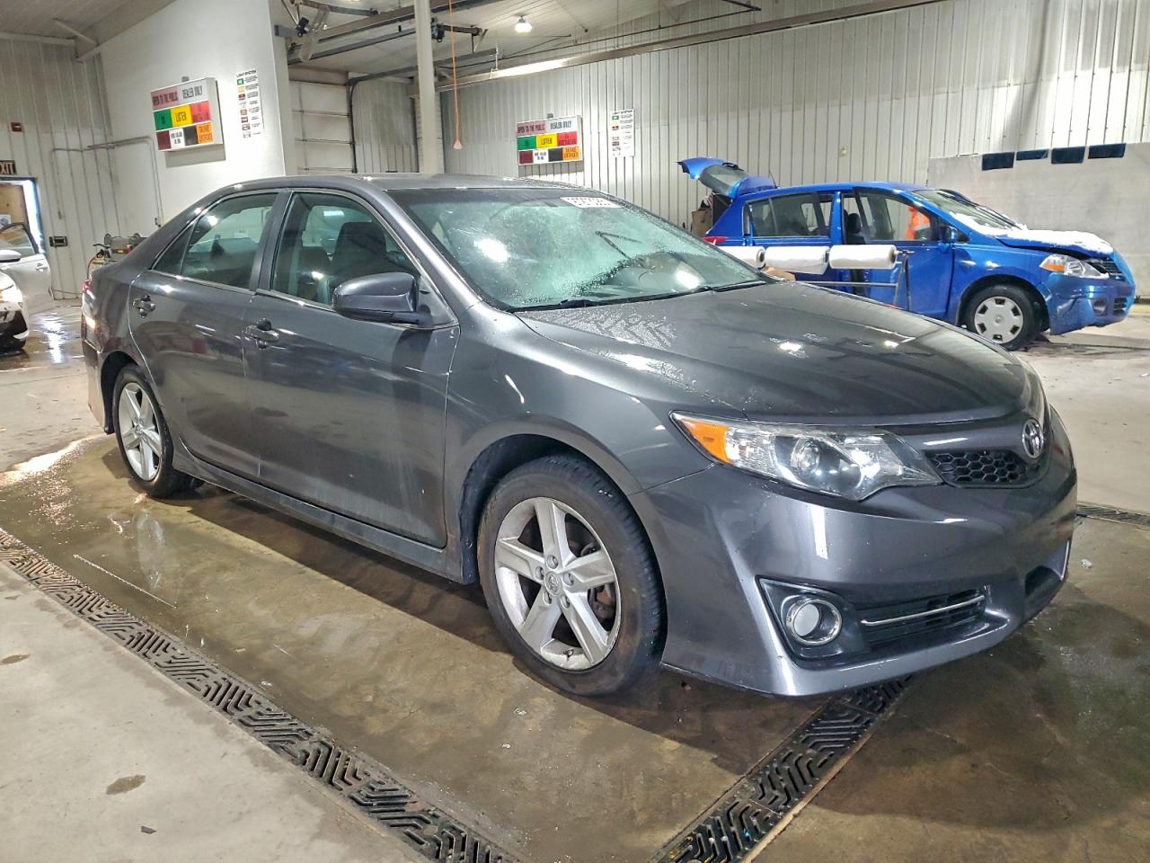 2014 TOYOTA CAMRY L photo 13