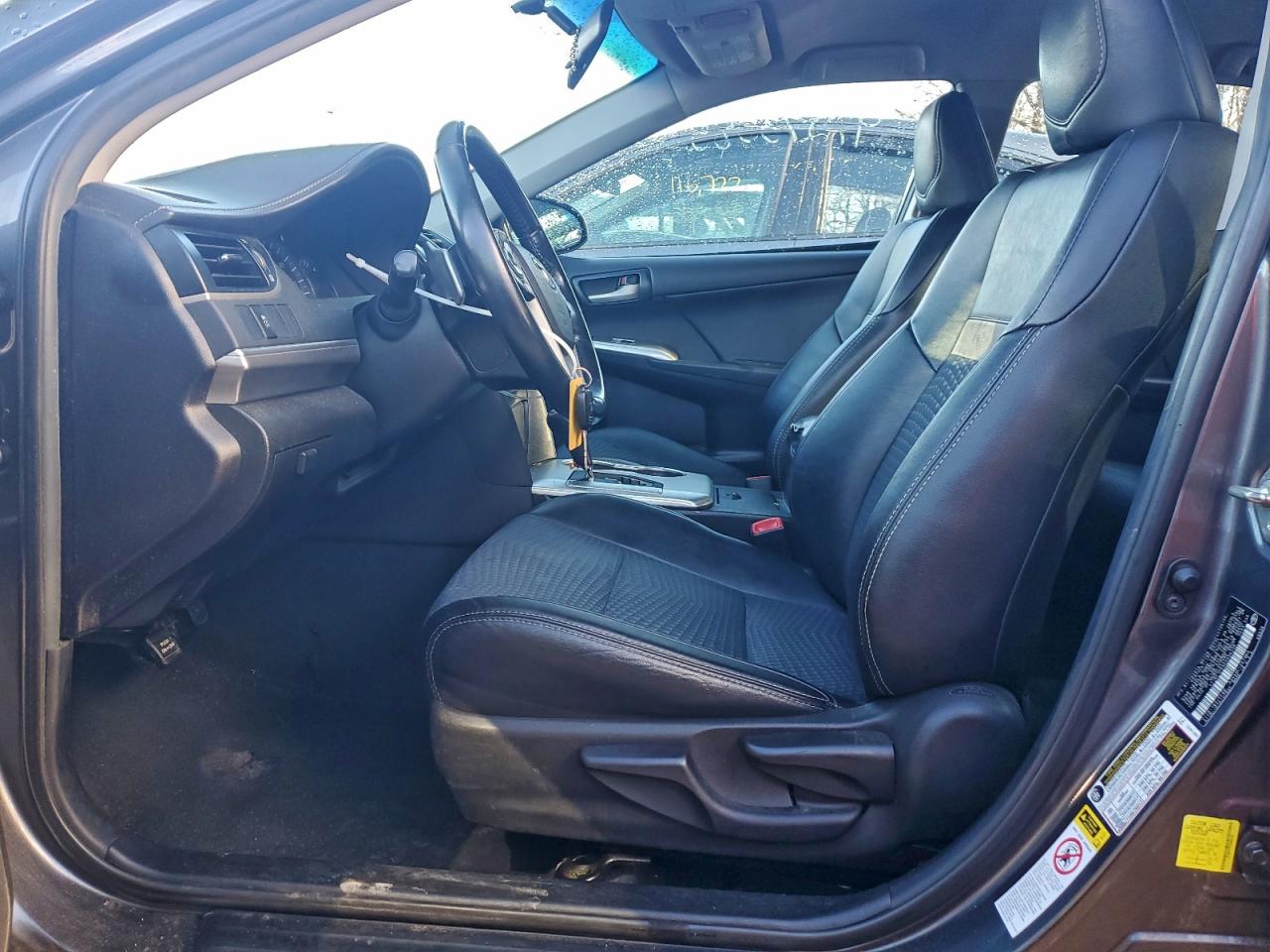 2014 TOYOTA CAMRY L photo 25