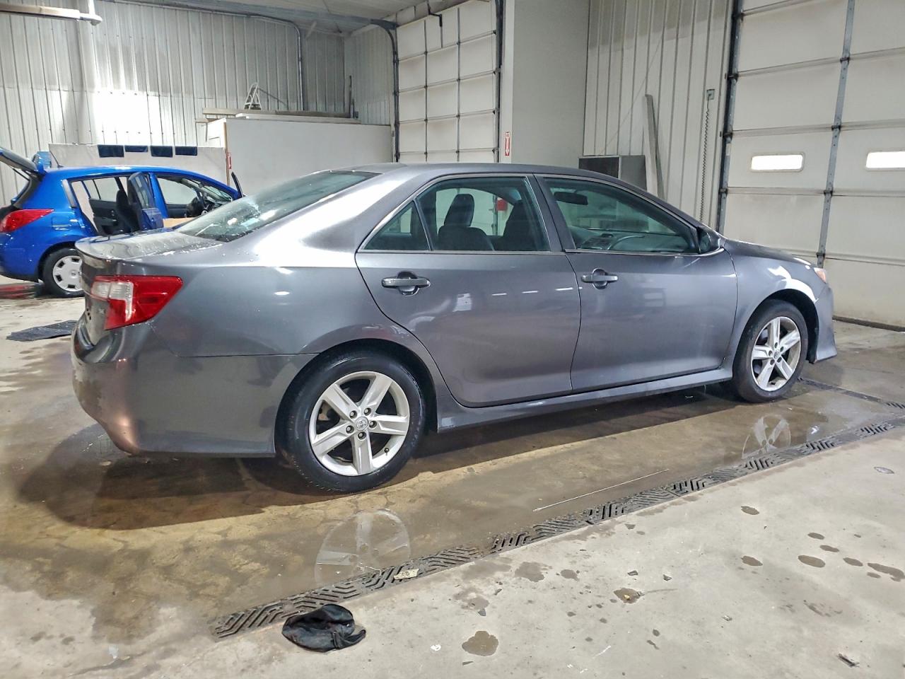 2014 TOYOTA CAMRY L photo 9