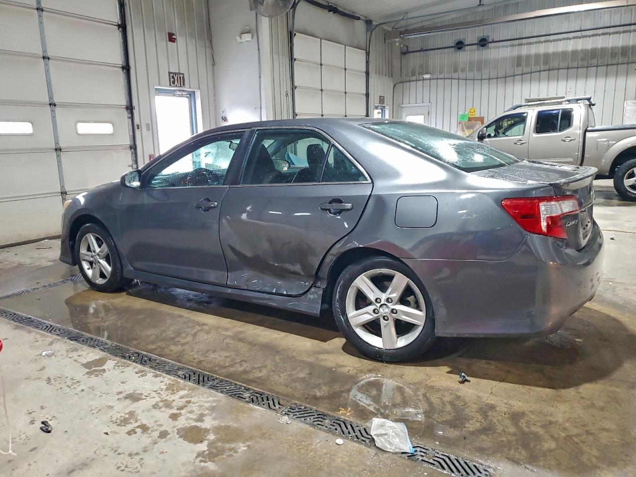 2014 TOYOTA CAMRY L photo 5