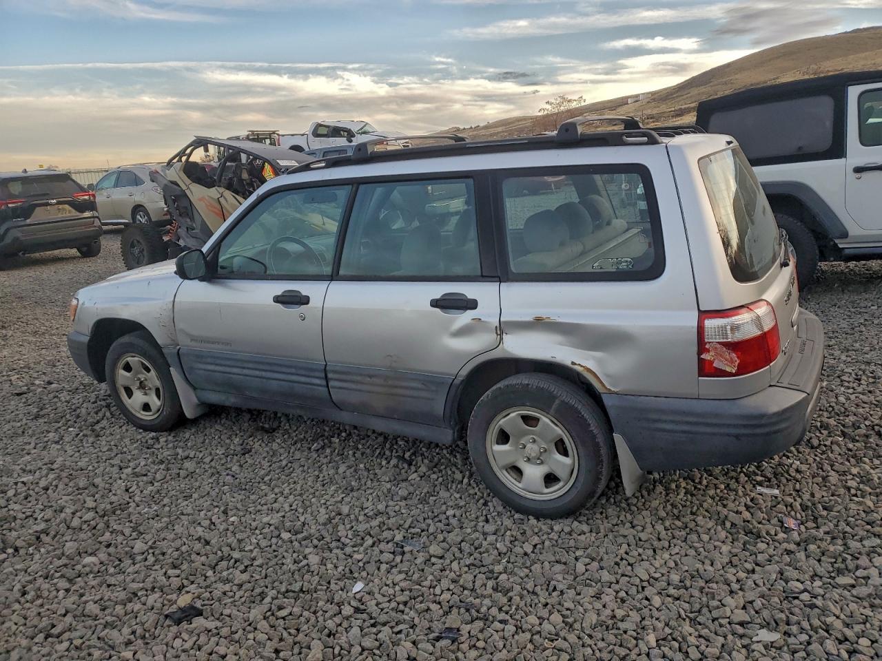 2002 SUBARU FORESTER L photo 2
