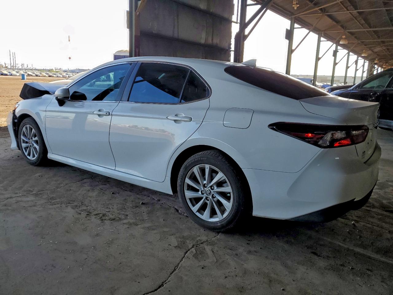 2022 TOYOTA CAMRY LE photo 2