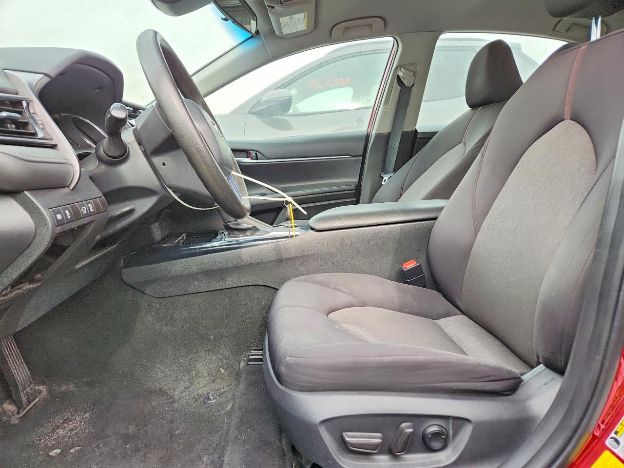 2020 TOYOTA CAMRY LE photo 13