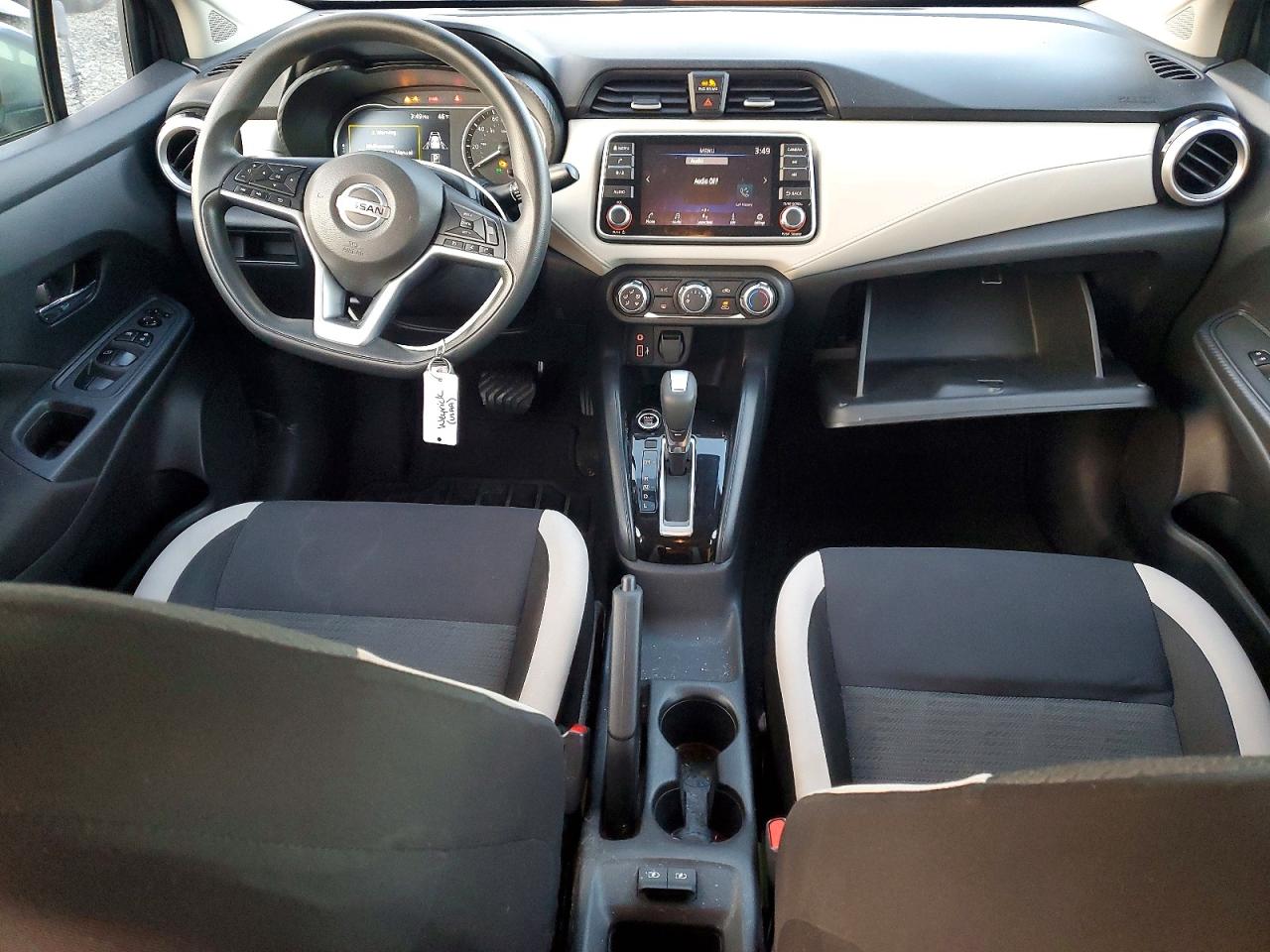 2021 NISSAN VERSA SV photo 8