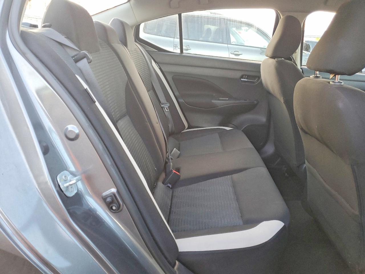 2021 NISSAN VERSA SV photo 10