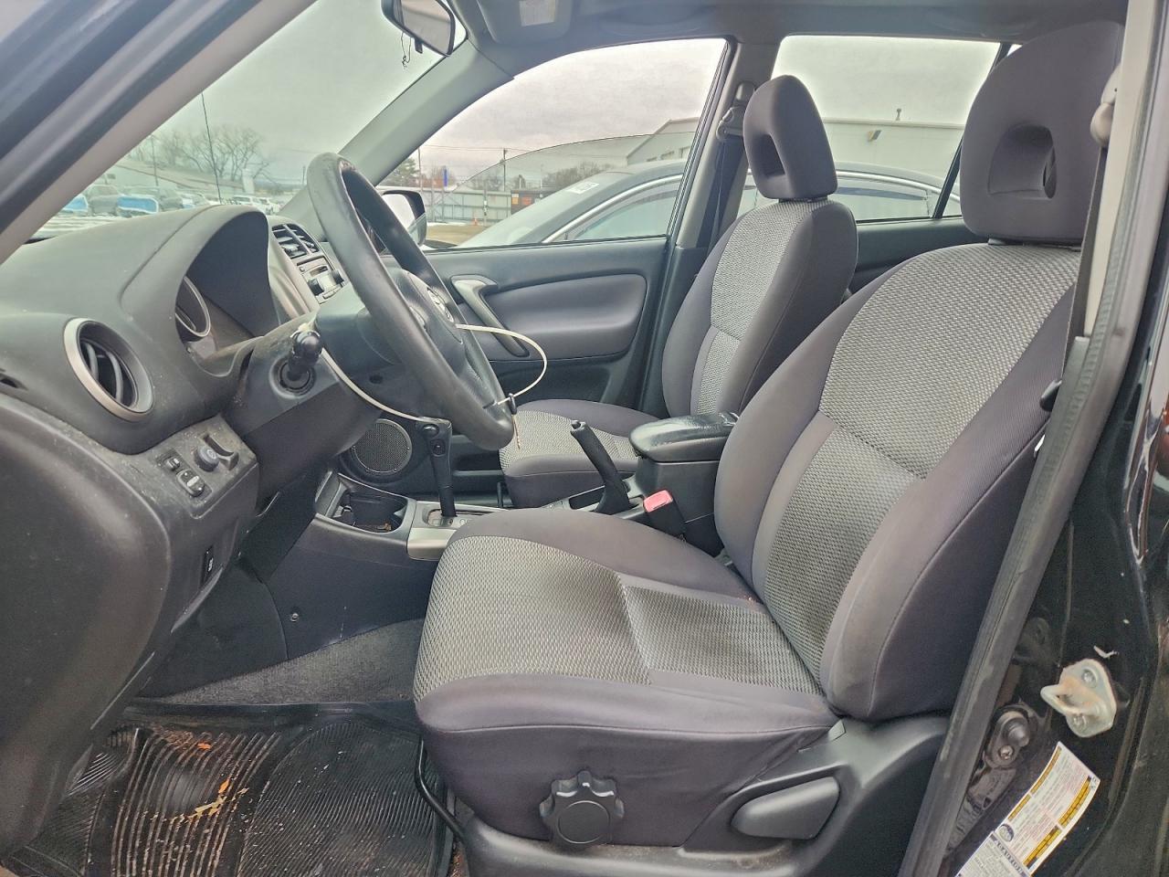 2004 TOYOTA RAV4 photo 13