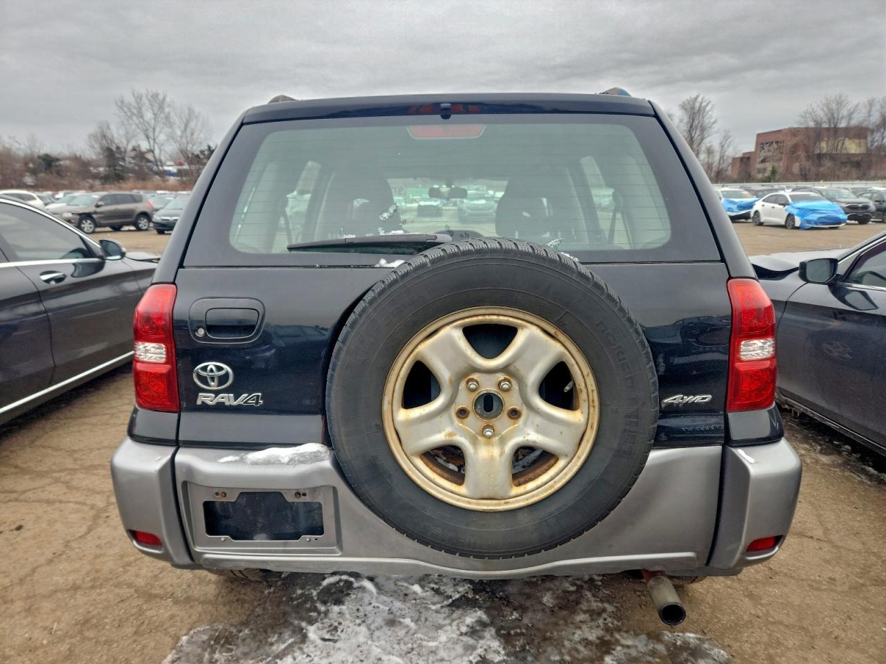 2004 TOYOTA RAV4 photo 11