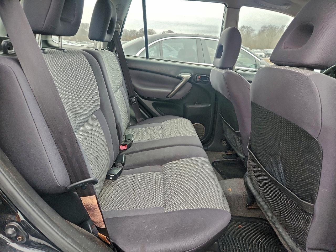 2004 TOYOTA RAV4 photo 21