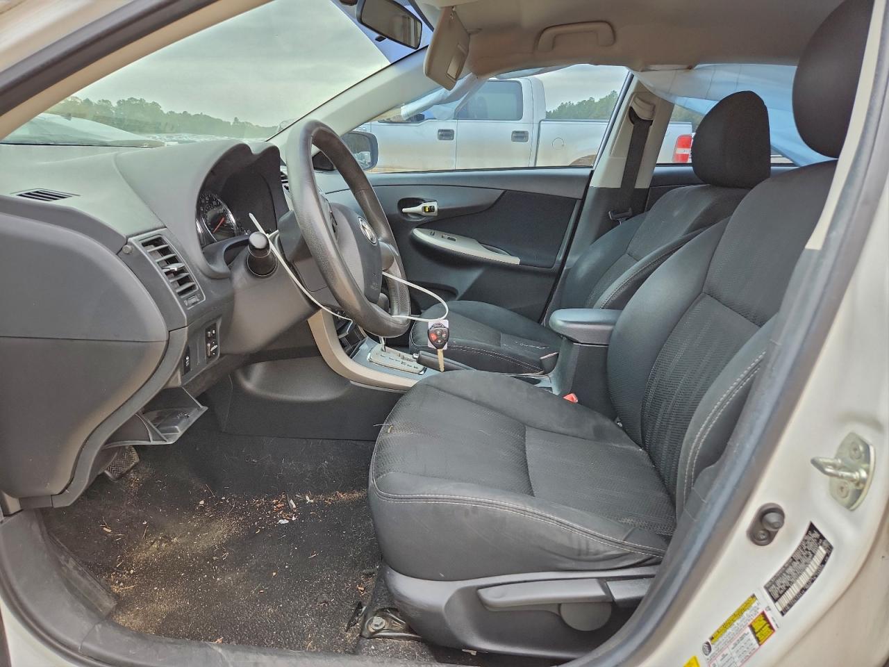2013 TOYOTA COROLLA BASE photo 13