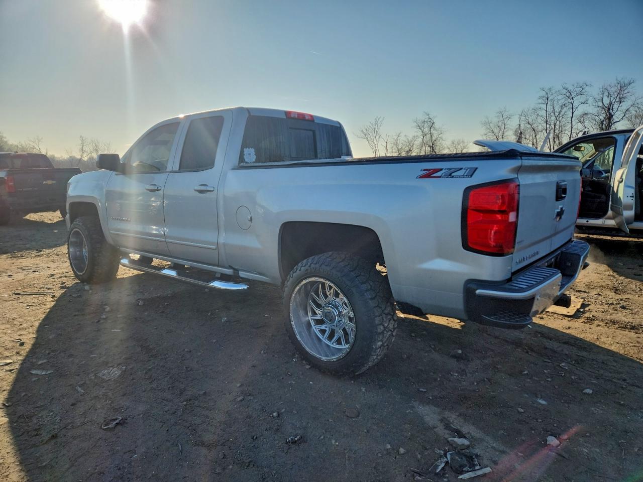 2018 CHEVROLET SILVERADO K1500 LT photo 2