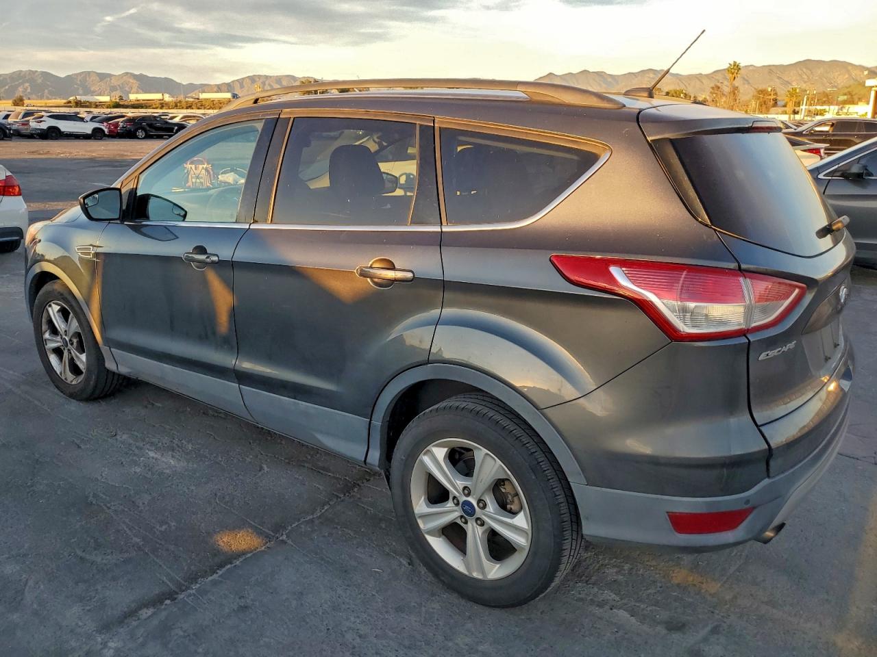 2016 FORD ESCAPE SE photo 2