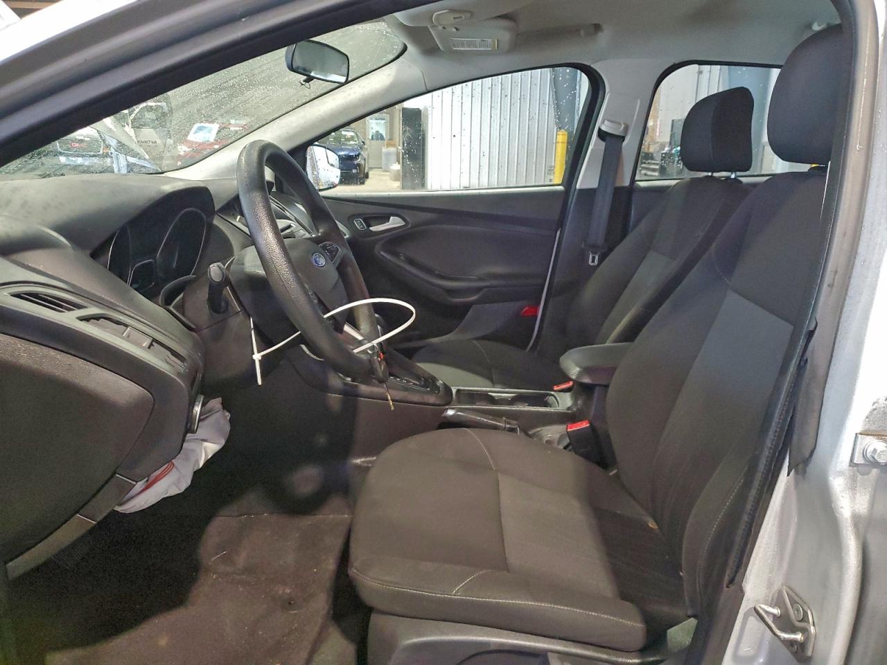 2015 FORD FOCUS SE photo 13