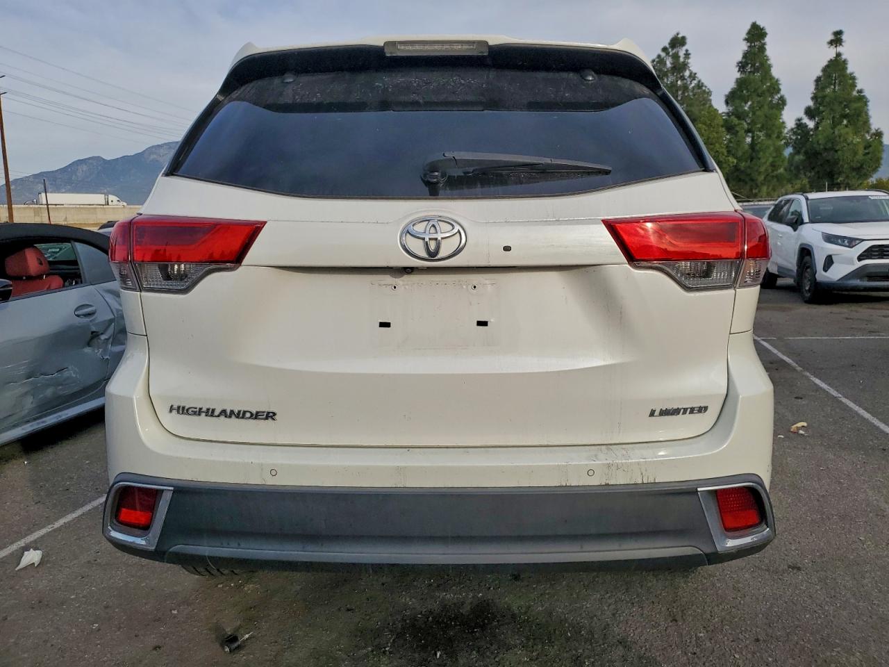 2019 TOYOTA HIGHLANDER LIMITED photo 16