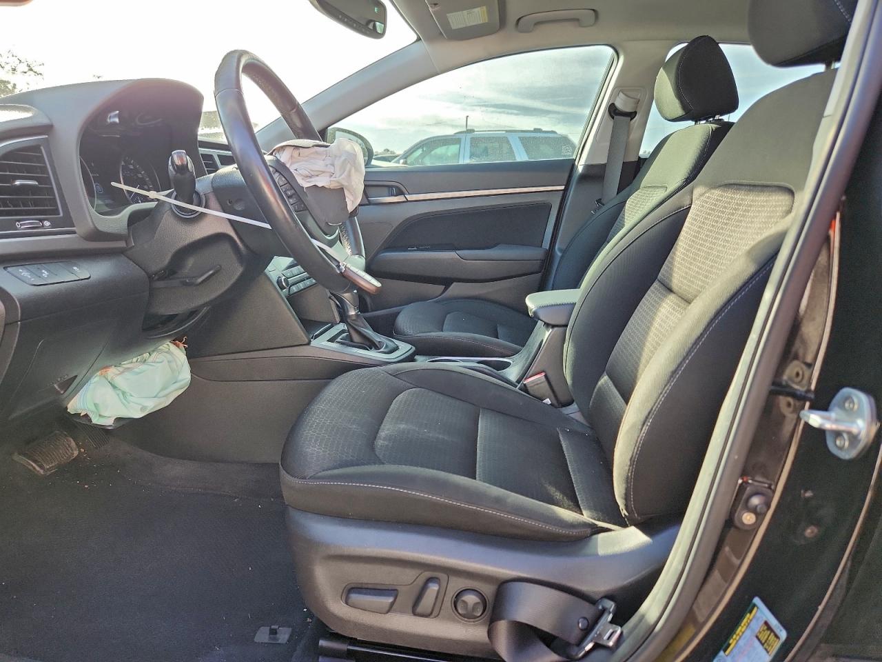 2017 HYUNDAI ELANTRA SE photo 7