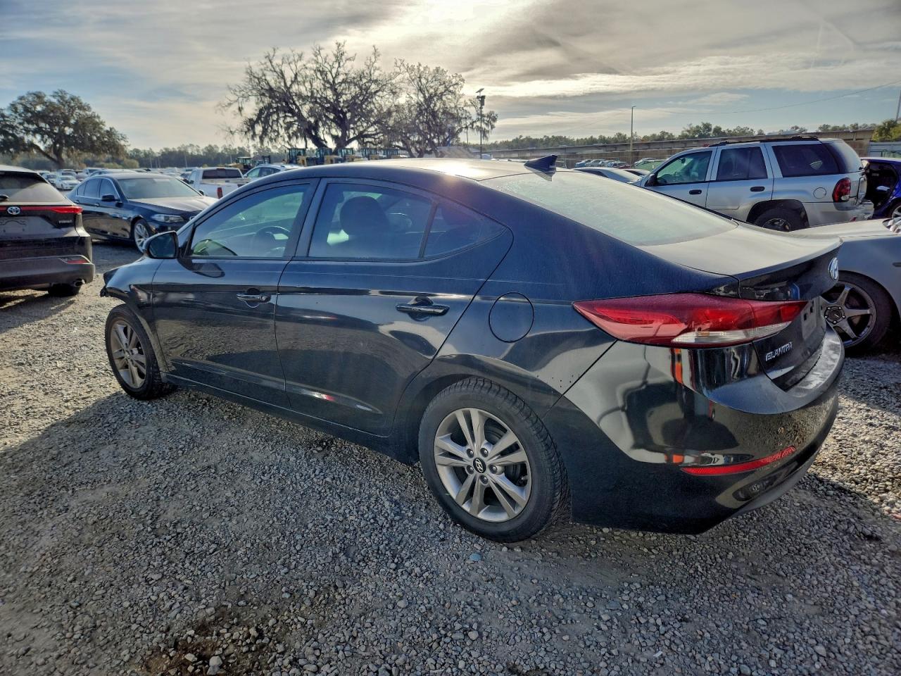 2017 HYUNDAI ELANTRA SE photo 2