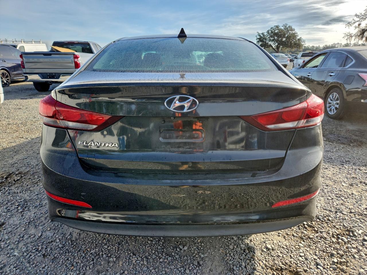 2017 HYUNDAI ELANTRA SE photo 6