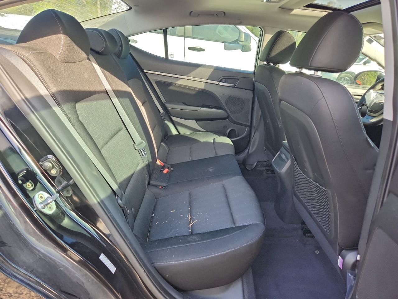 2017 HYUNDAI ELANTRA SE photo 10