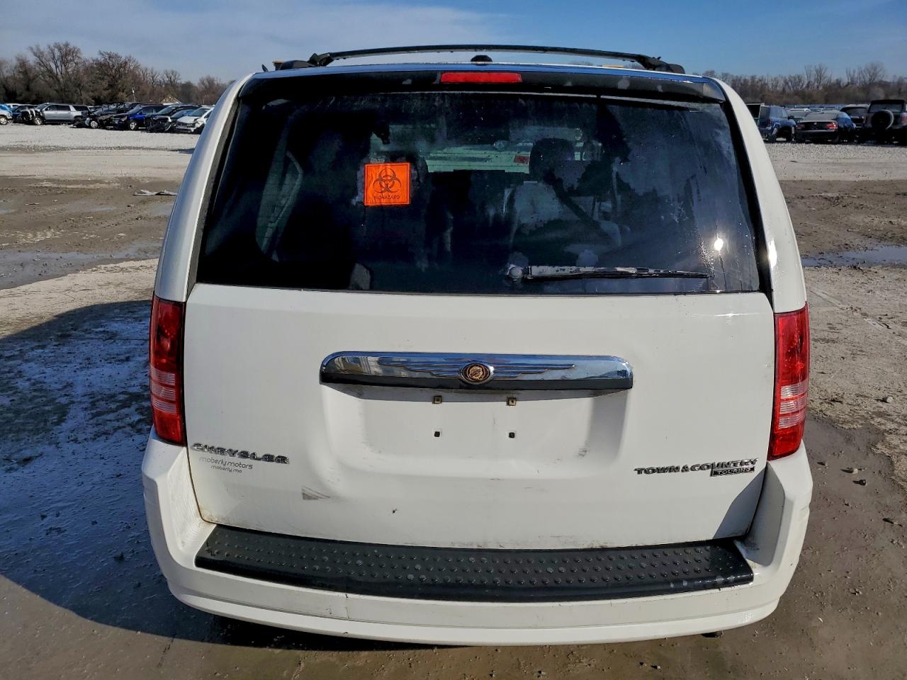 2010 CHRYSLER TOWN & COUNTRY TOURING photo 6