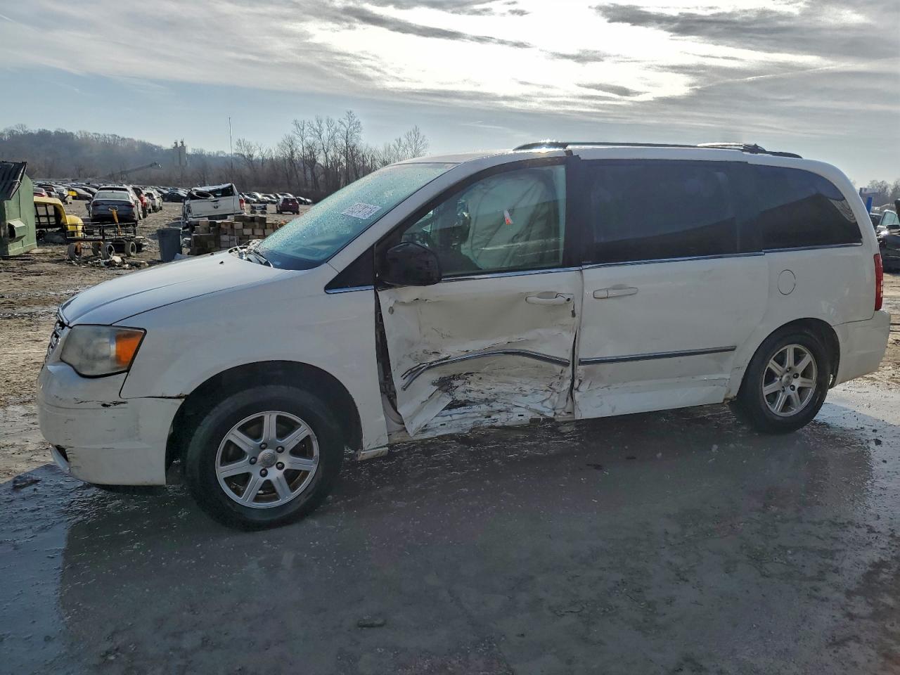 2010 CHRYSLER TOWN & COUNTRY