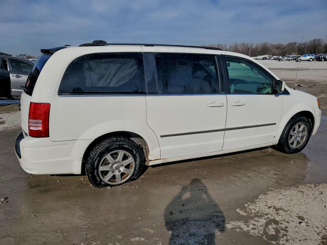 2010 CHRYSLER TOWN & COUNTRY TOURING photo 3