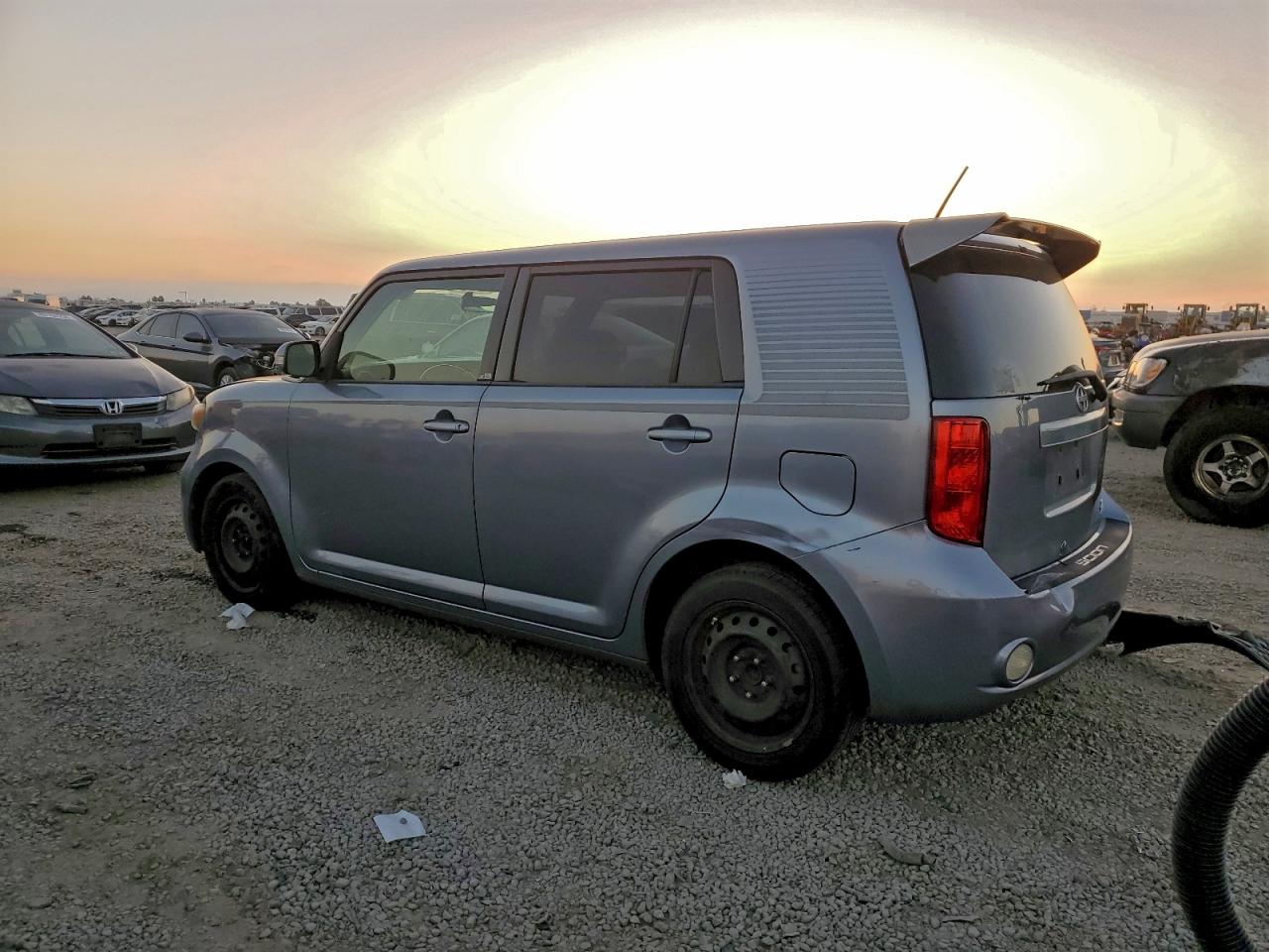 2010 TOYOTA SCION XB photo 2