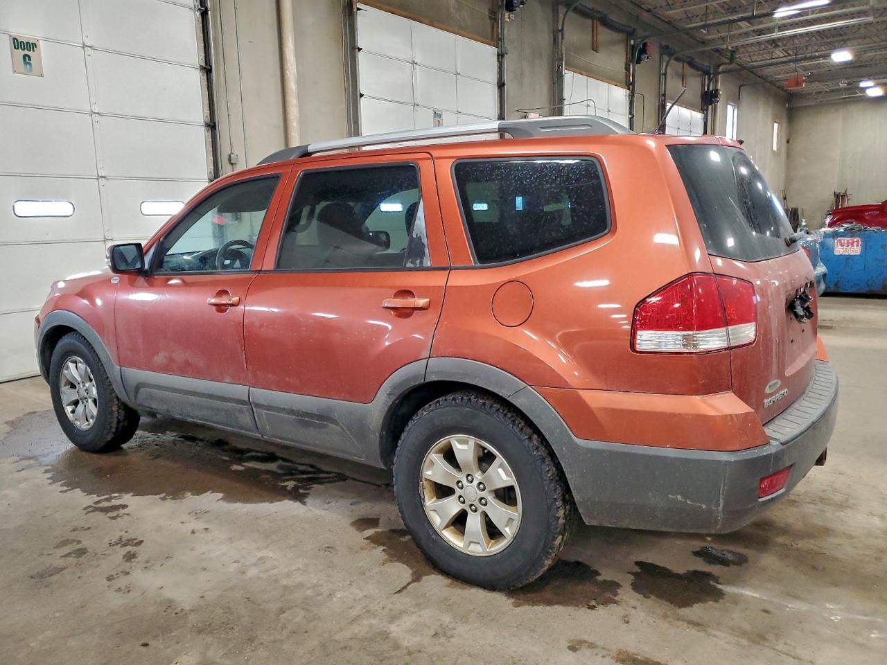 2009 KIA BORREGO LX photo 2
