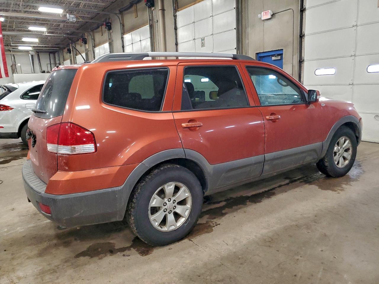 2009 KIA BORREGO LX photo 3