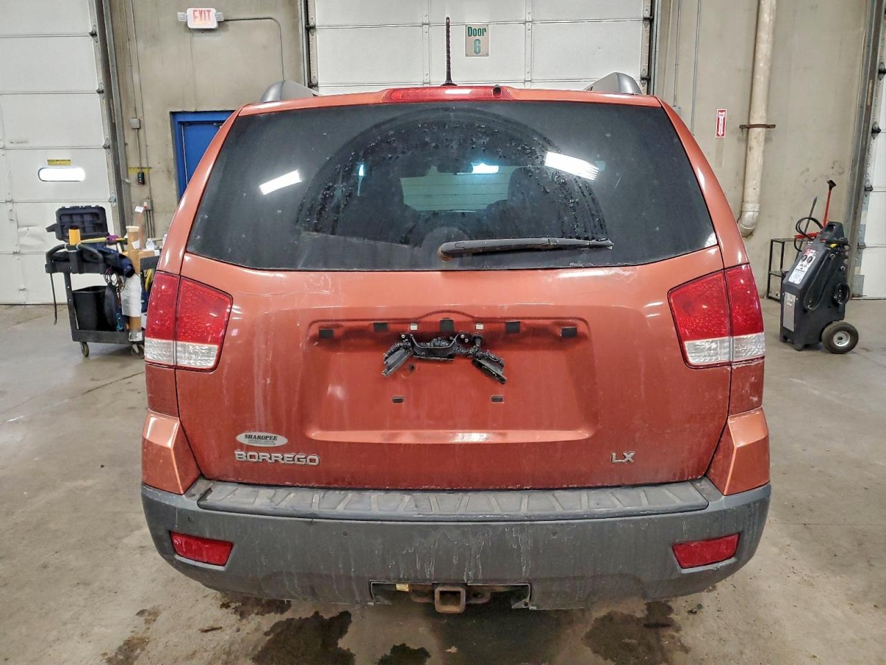 2009 KIA BORREGO LX photo 6