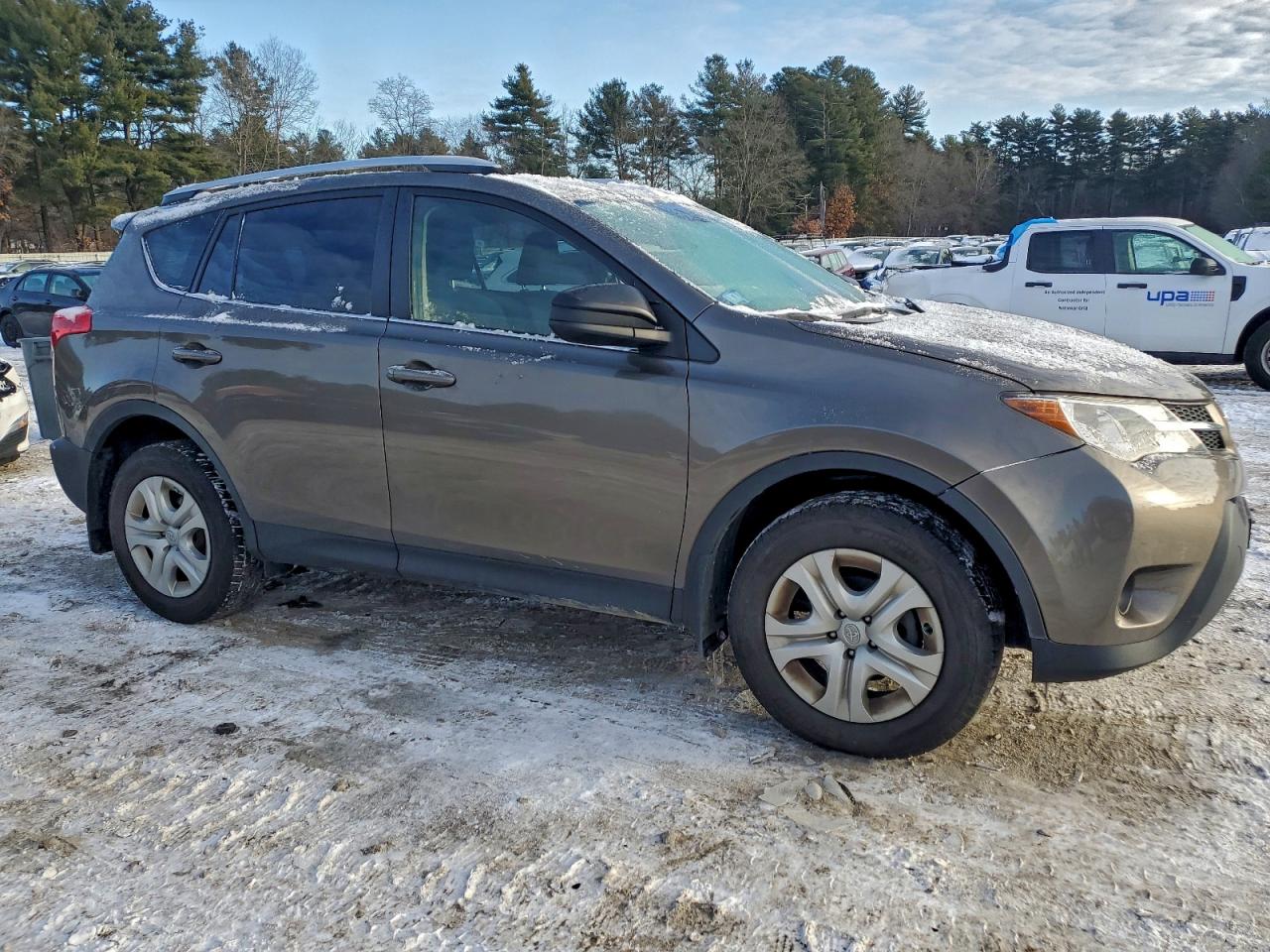 2015 TOYOTA RAV4 LE photo 4