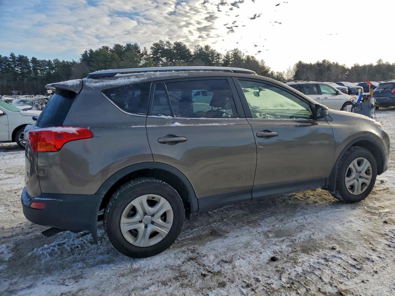 2015 TOYOTA RAV4 LE photo 3