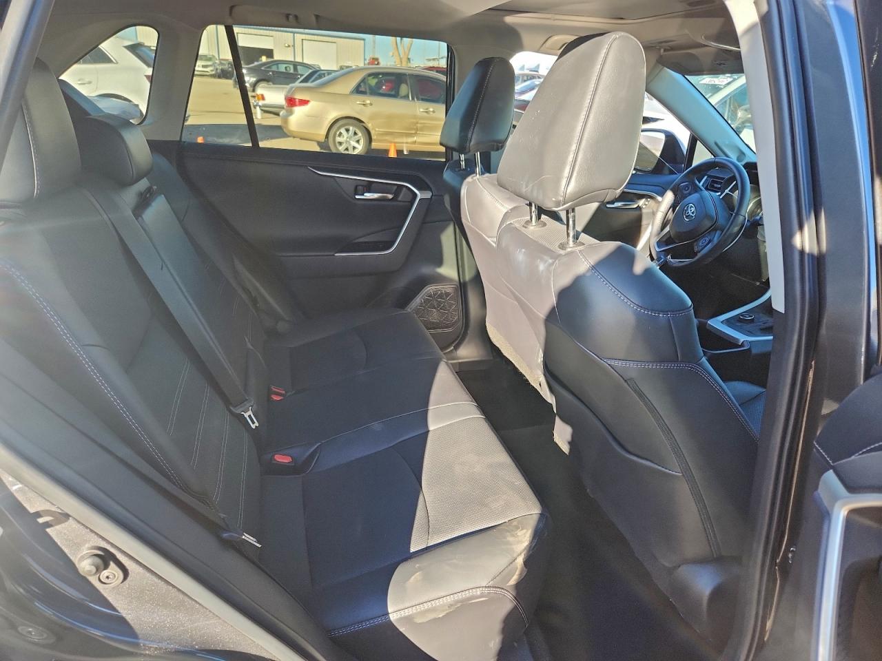 2022 TOYOTA RAV4 LIMITED photo 31