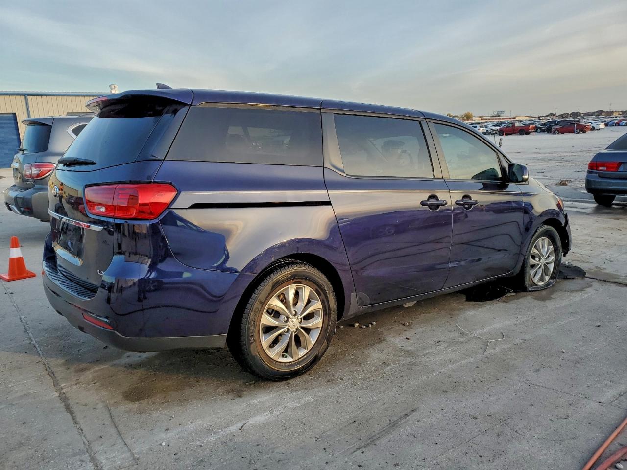 2021 KIA SEDONA LX photo 3