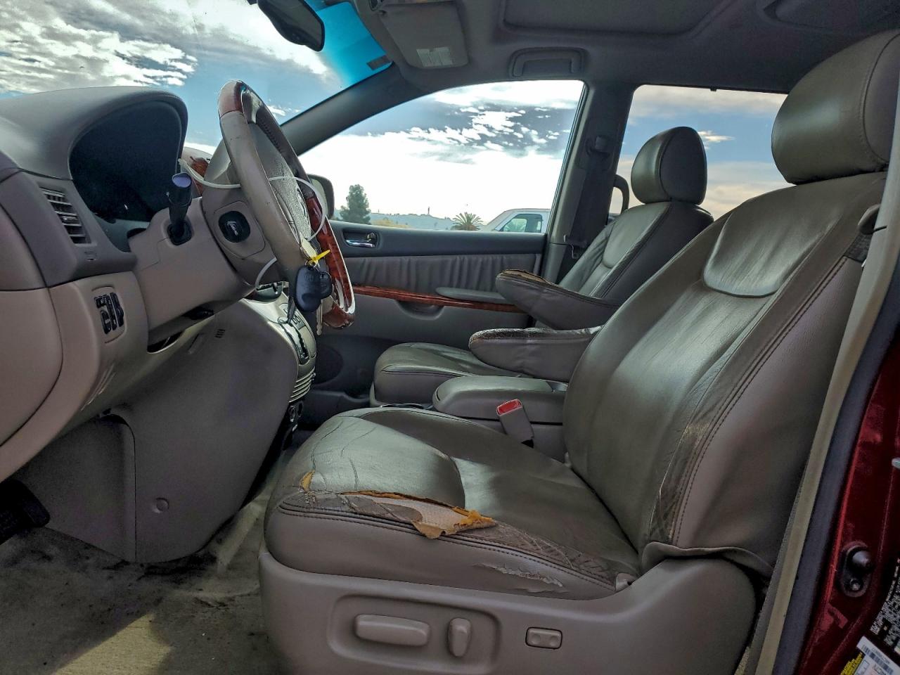 2006 TOYOTA SIENNA XLE photo 7