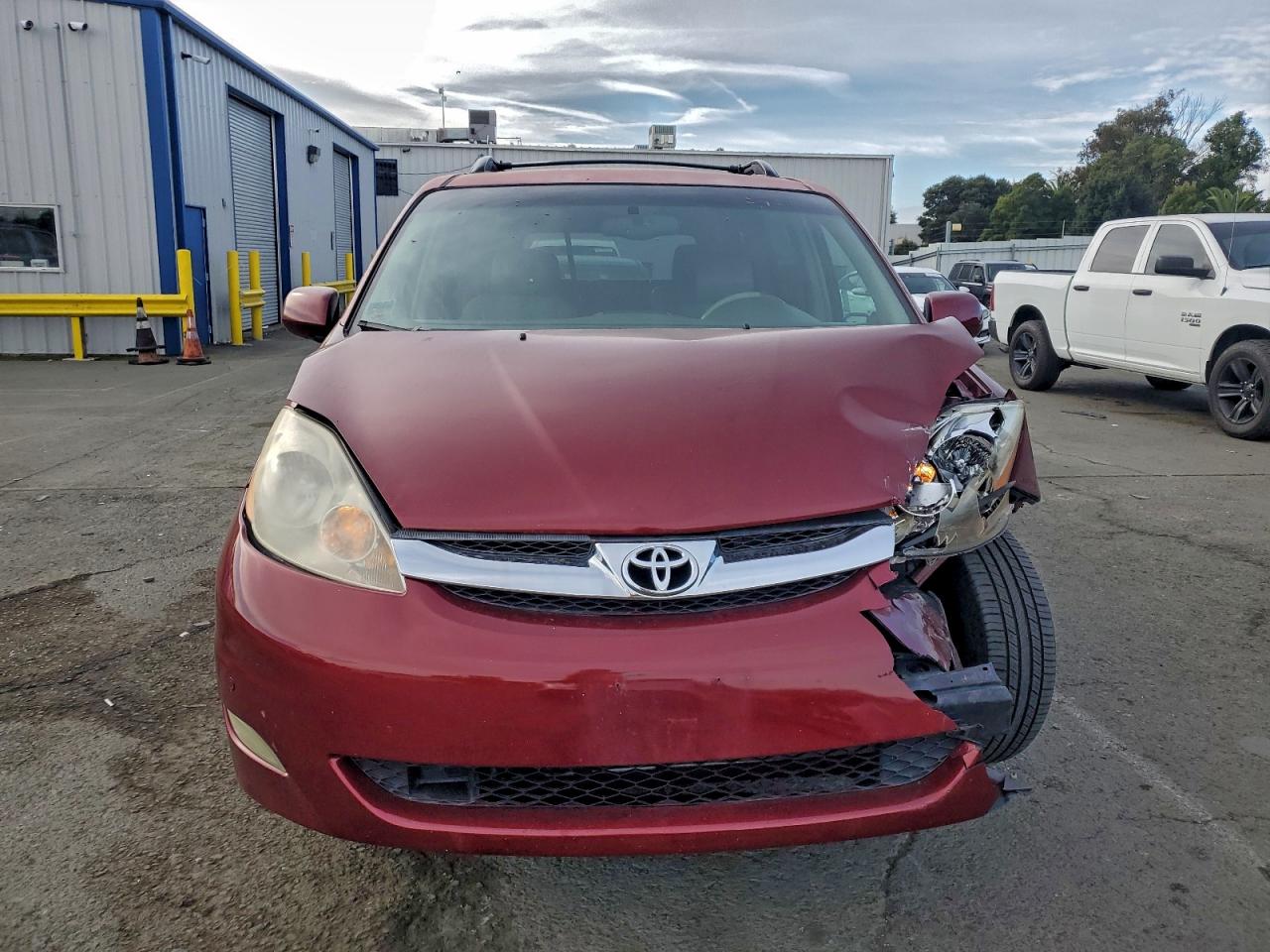 2006 TOYOTA SIENNA XLE photo 5