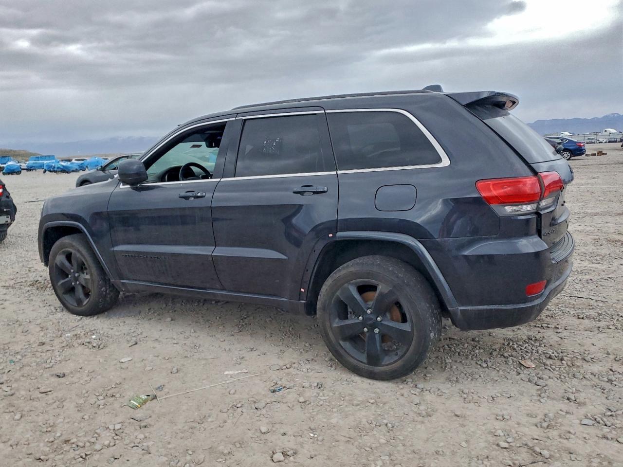 2015 JEEP GRAND CHEROKEE LAREDO photo 2