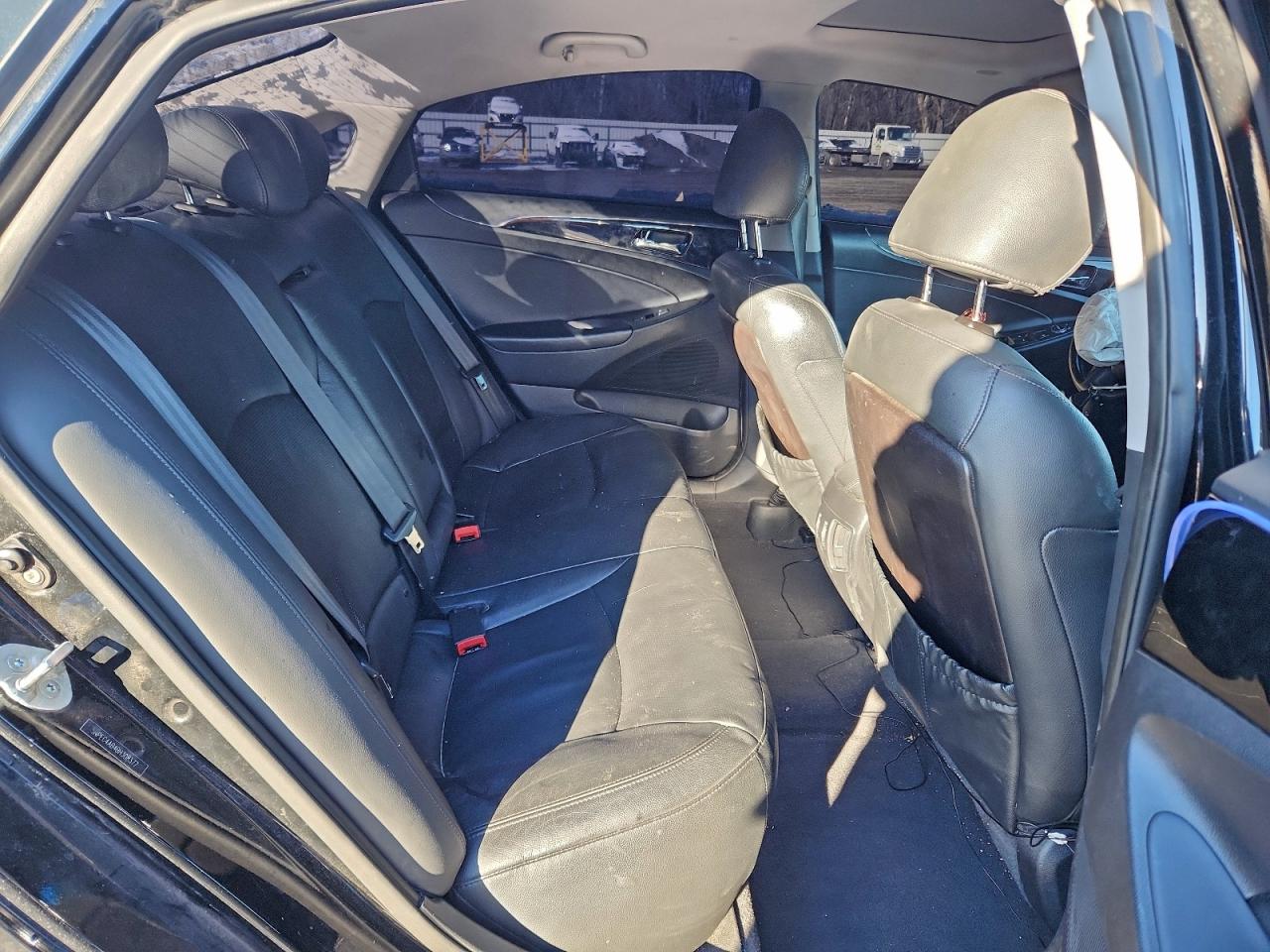 2011 HYUNDAI SONATA SE photo 10