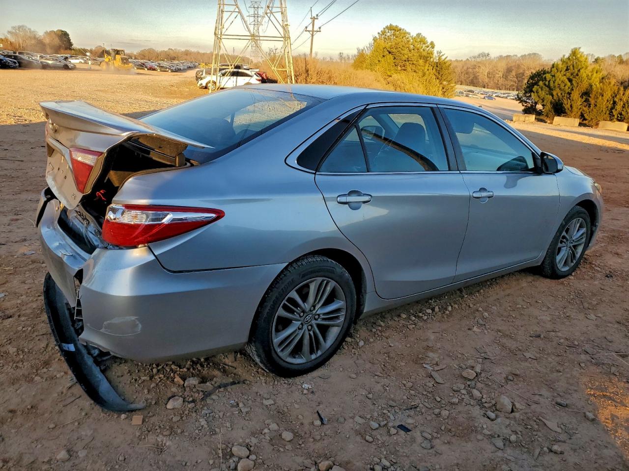 2016 TOYOTA CAMRY LE photo 3