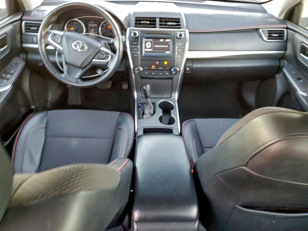 2016 TOYOTA CAMRY LE photo 8
