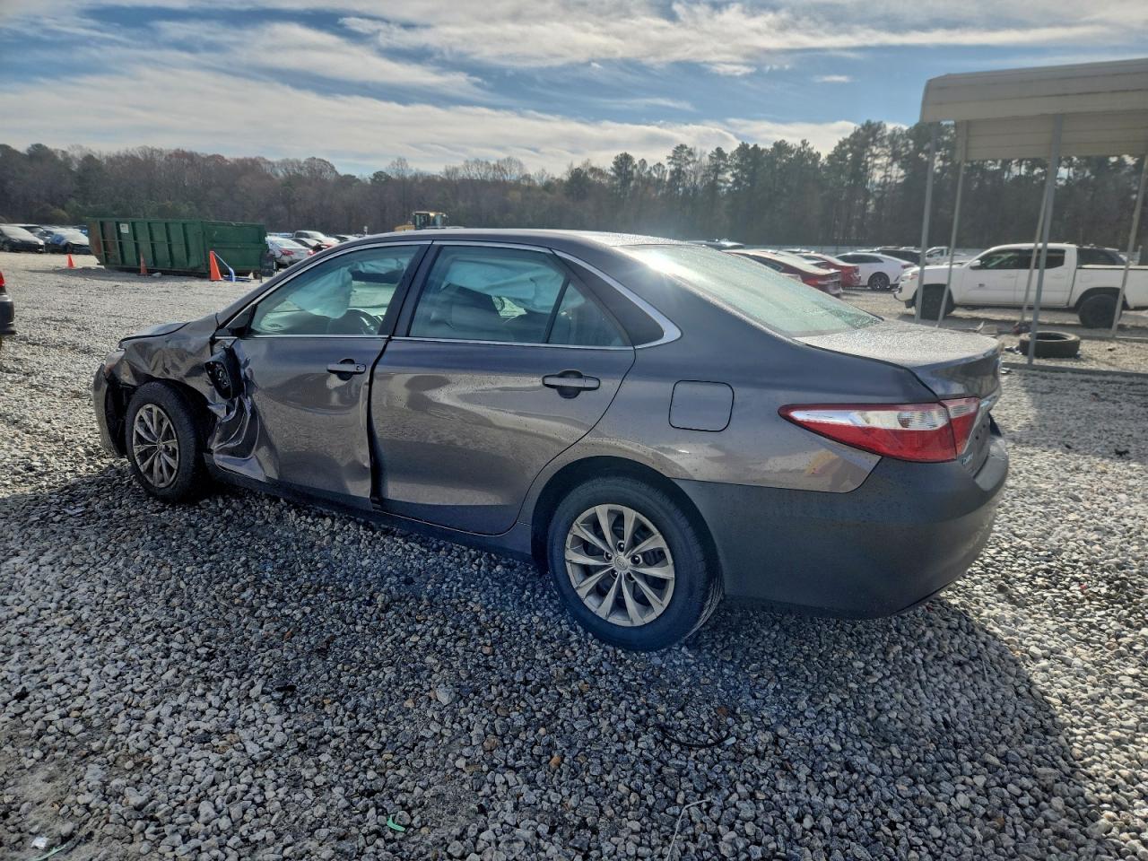 2017 TOYOTA CAMRY LE photo 3