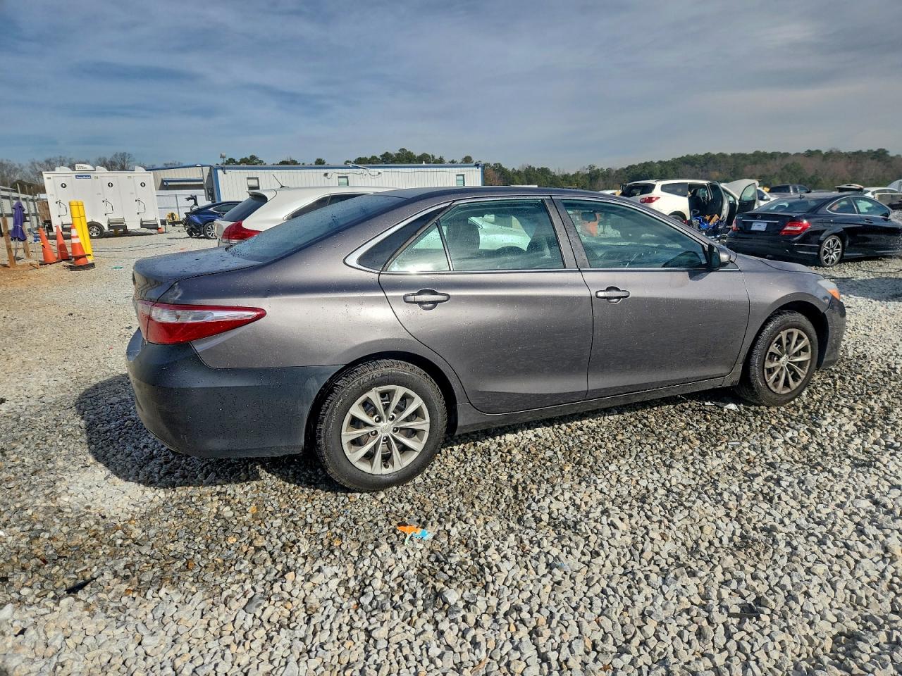 2017 TOYOTA CAMRY LE photo 5