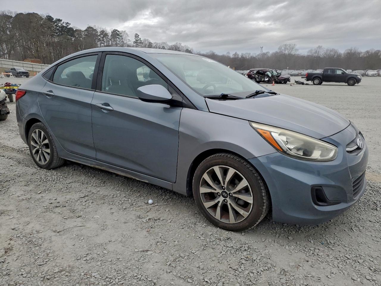 2017 HYUNDAI ACCENT photo 4