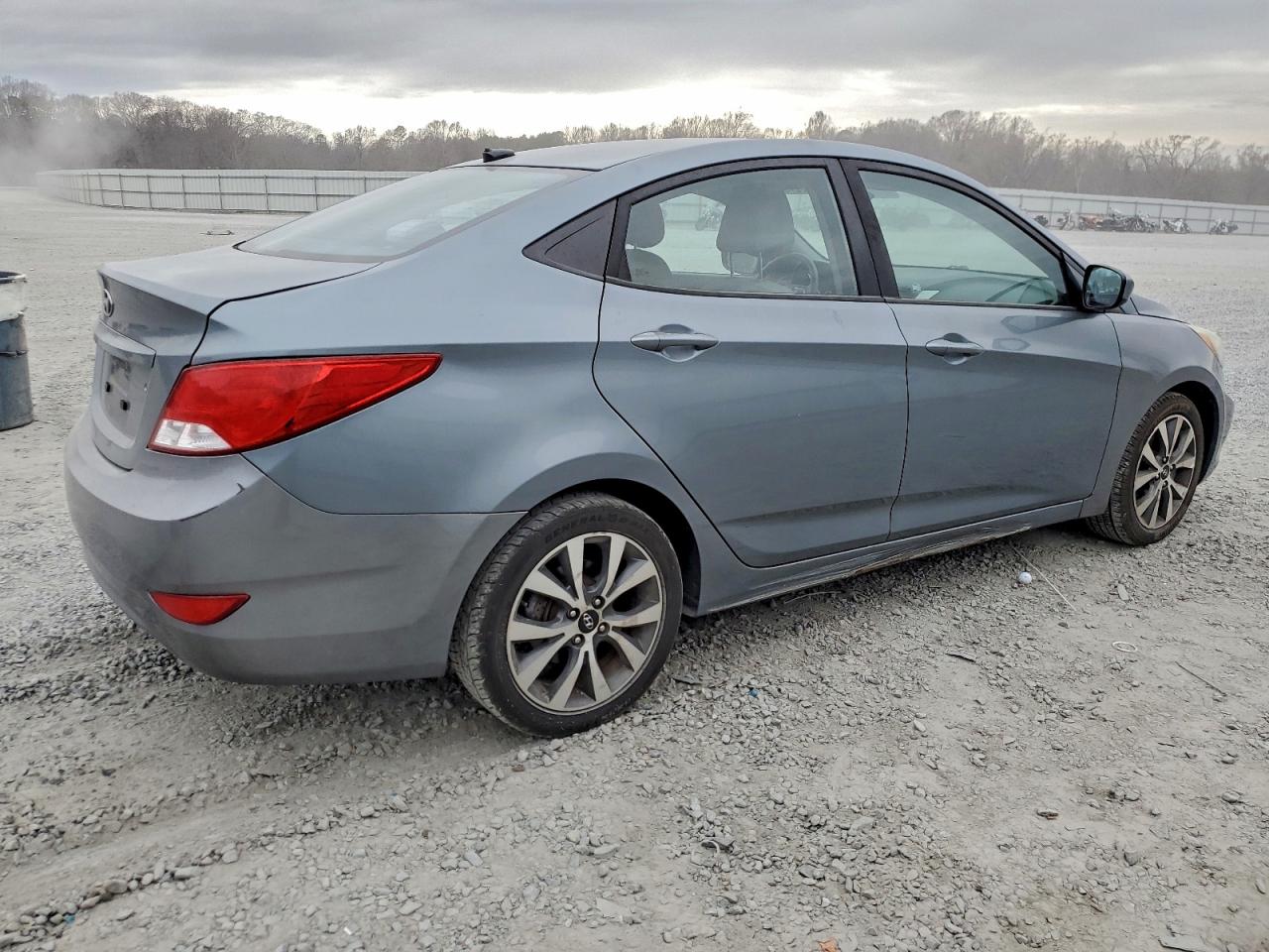 2017 HYUNDAI ACCENT photo 3