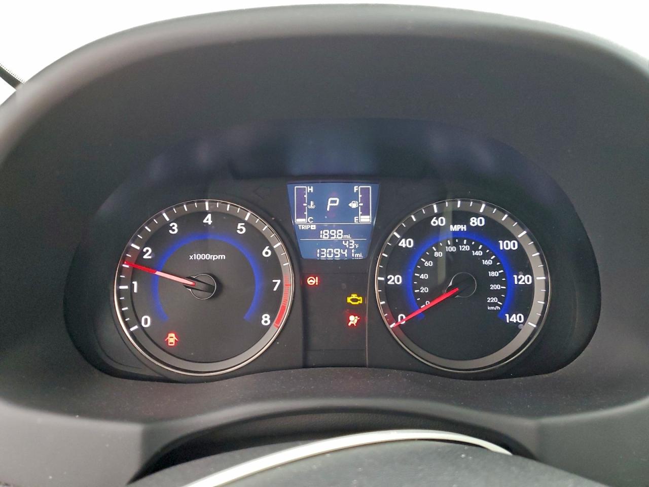 2017 HYUNDAI ACCENT photo 9