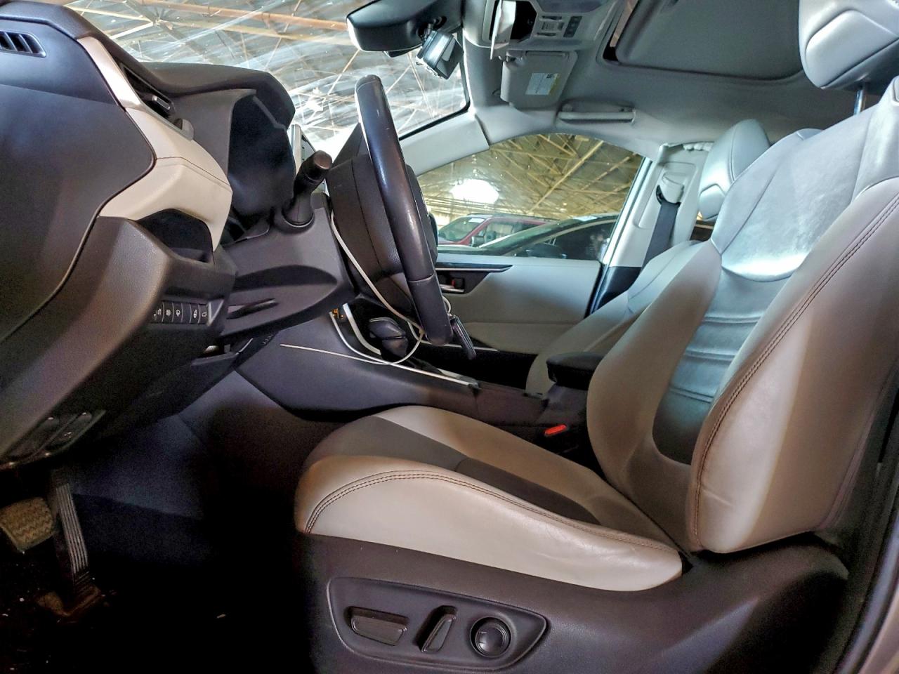 2019 TOYOTA RAV4 XLE PREMIUM photo 7